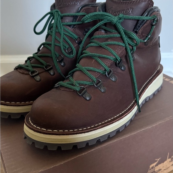 Danner Shoes - Danner Mountain Pass Hiking Boots women’s size 9